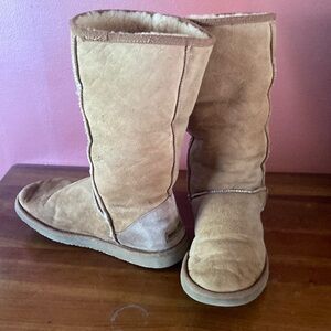 Cozy Tan Minnetonka Suede Shearling Boots Size 11 UGG style